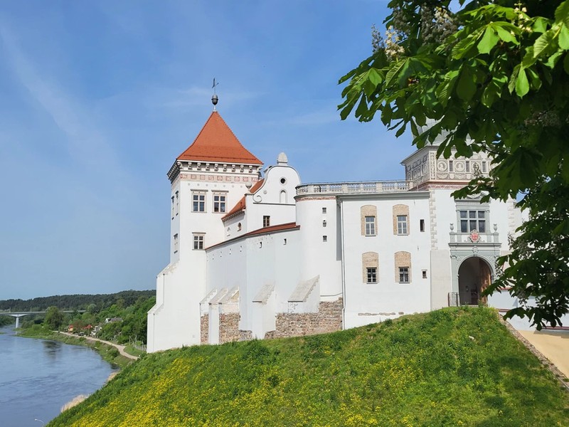 Из Минска - в Гродно, жемчужину на Немане