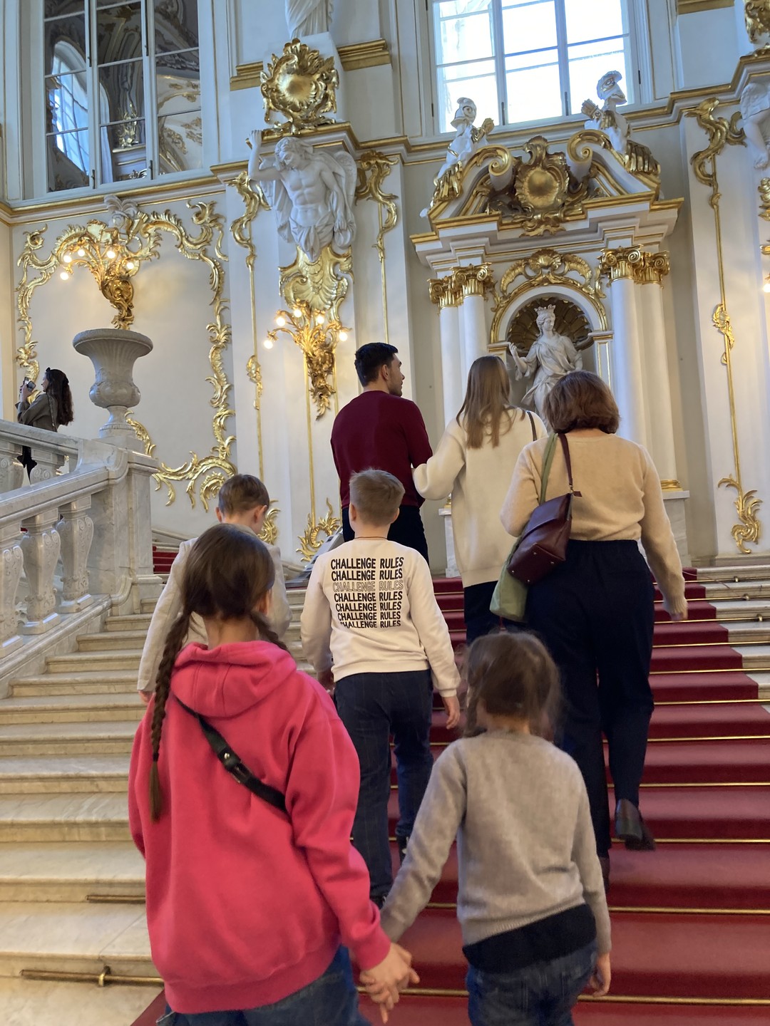 Академия искусств для младших школьников (билеты включены) (Мария)