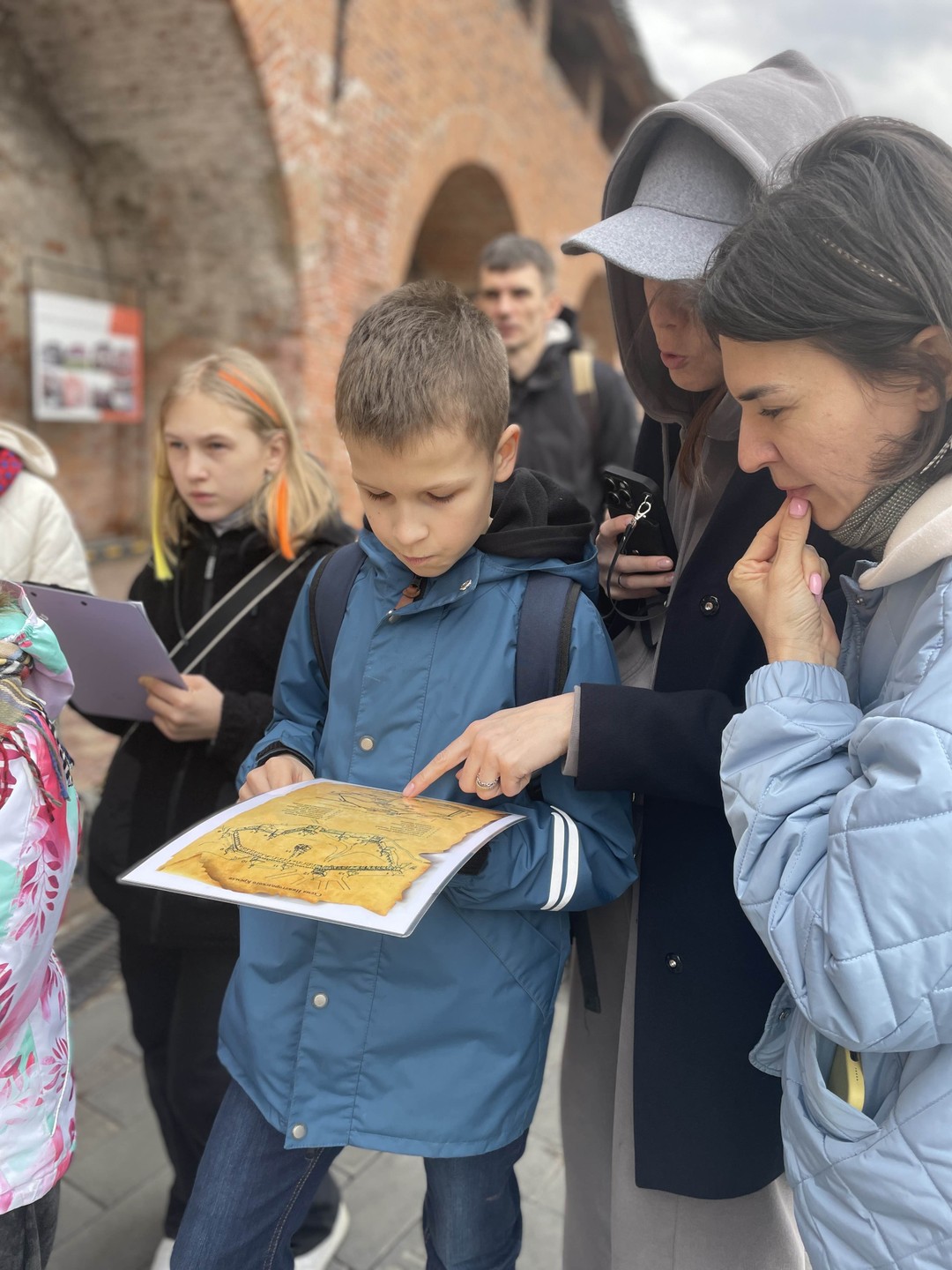 Хотели бы поблагодарить Булата за замечательную, очень активную и насыщенную экскурсию! Были в начале апреля большой