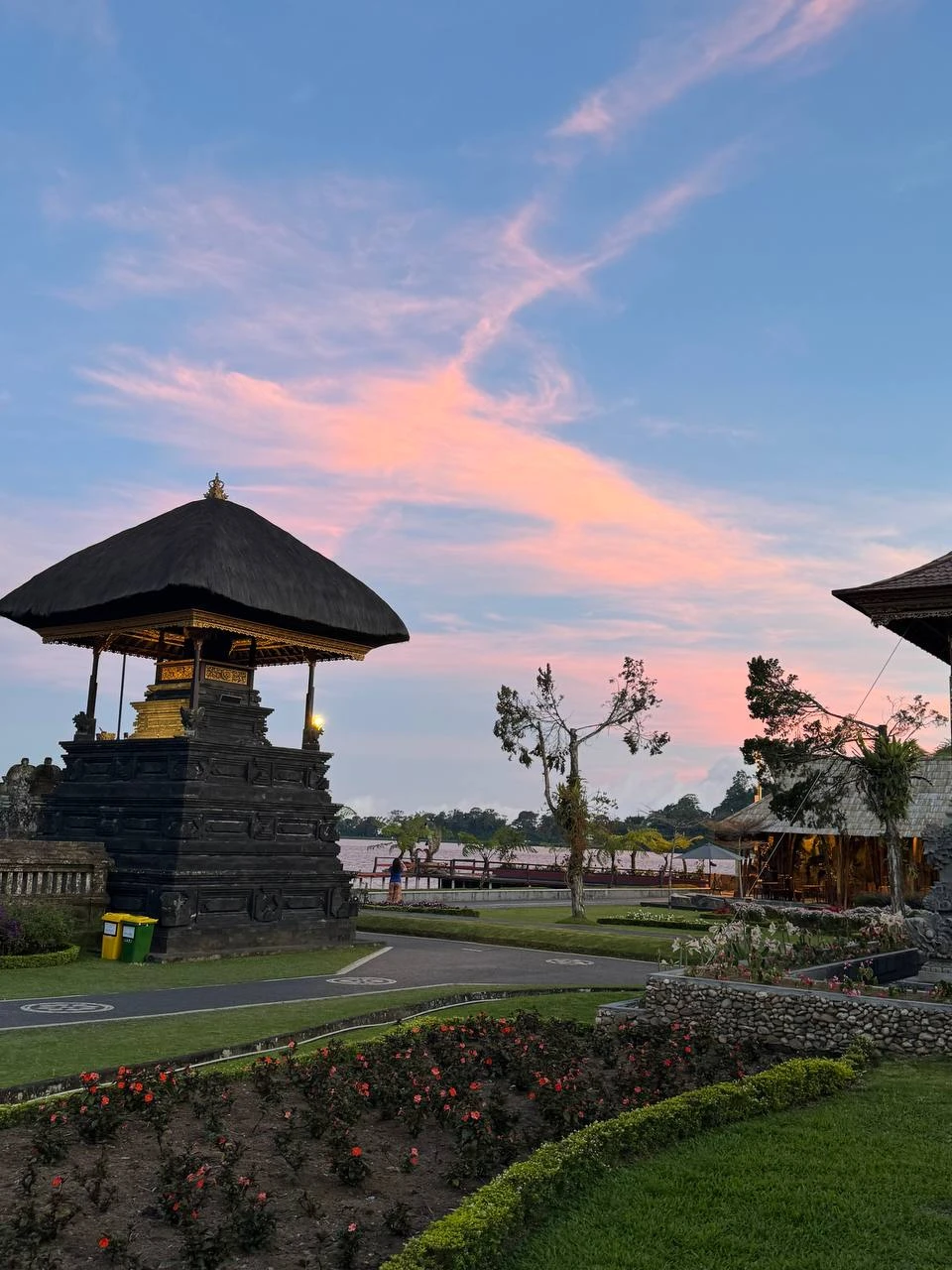 Хочу выразить огромную благодарность гиду Валерию