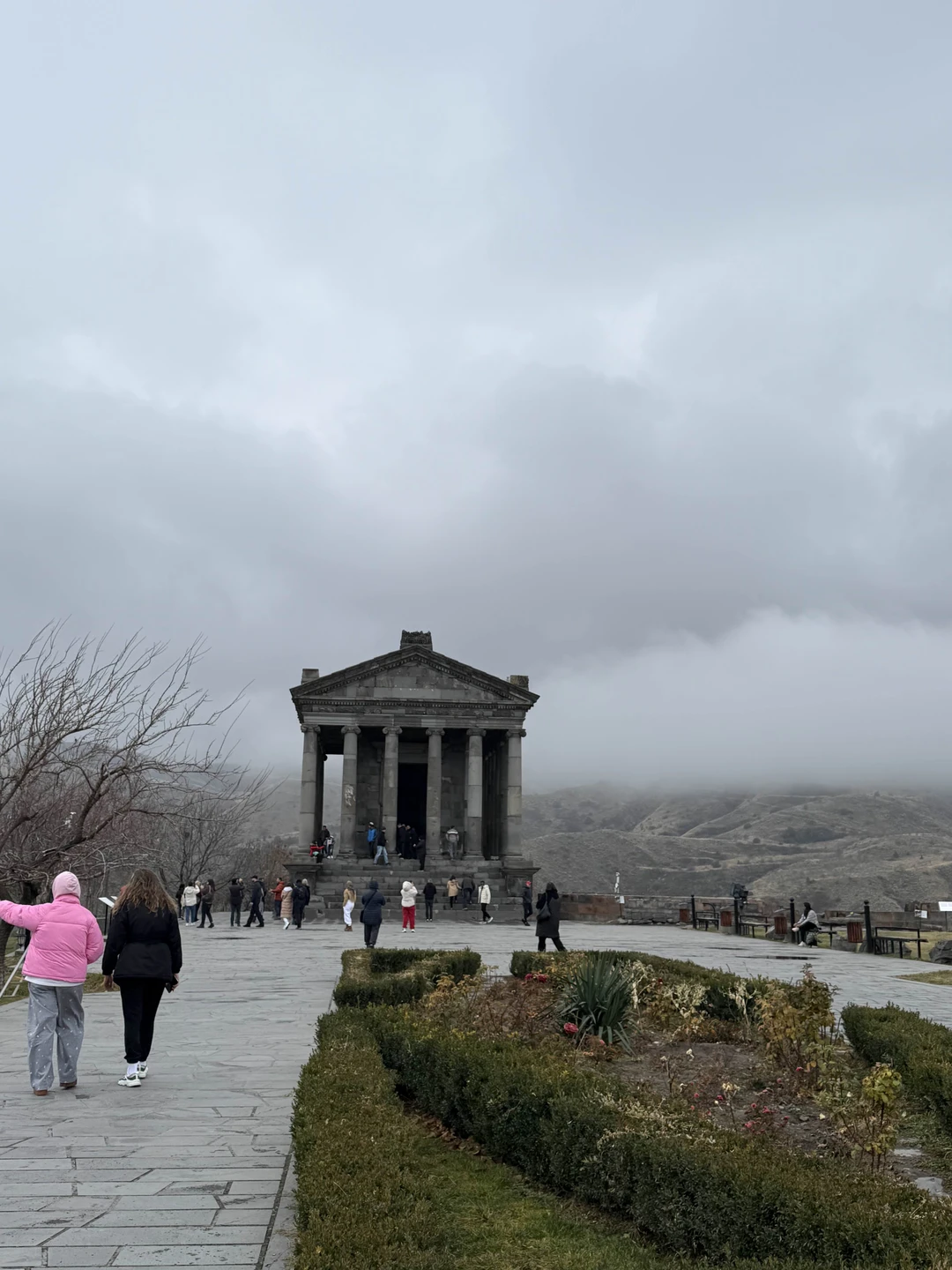 Отличная экскурсия, нам попалась замечательный гид Ирина. Комфортный автобус, вкусный обед с видом на озеро. Рекомендую
