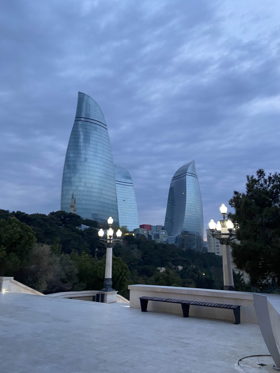 Спасибо огромное гиду Салеху за прекрасную экскурсию. Экскурсия по Баку оставила неизгладимое впечатление. Город буквально дышит