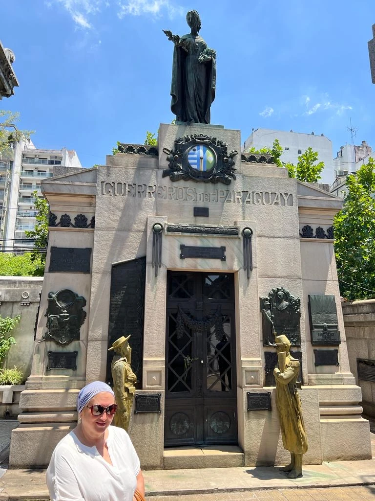 Сегодня посетили одно из интереснейших мест Буэнос Айреса кладбище Реколета с гидом Михаилом