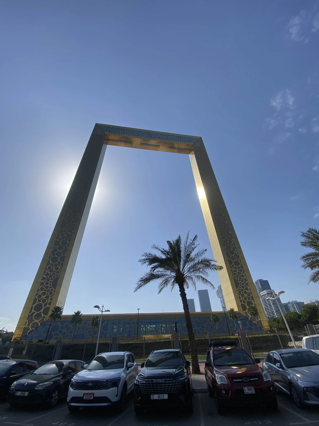 Экскурсию проводил Хан. Отлично знаком с городом, показал красивые локации в удобном для нас режиме, отвез