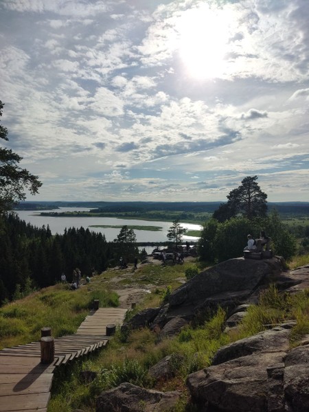Самые лучшие и теплые воспоминания о поездке! Интересные и красивые локации, комфортный автомобиль. Это была не