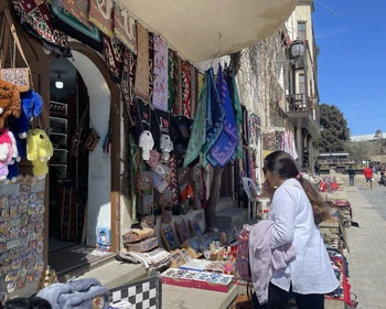 Историческая часть Баку, мастер-класс по рисованию нефтью, культурный центр