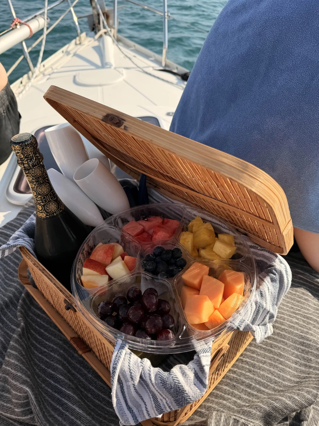 Это была незабываемая прогулка….. мы все в восторге!!! Покатались на сабе, поплавали, поели и выпили по