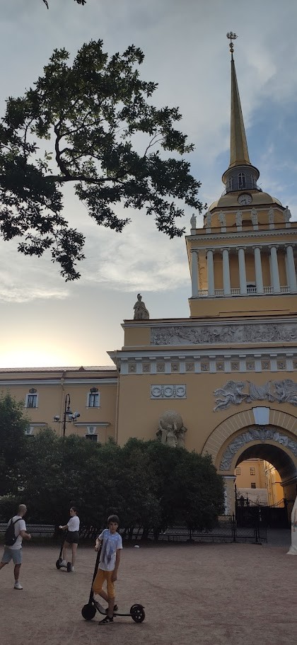 По Петербургу - на электросамокате (Любовь)