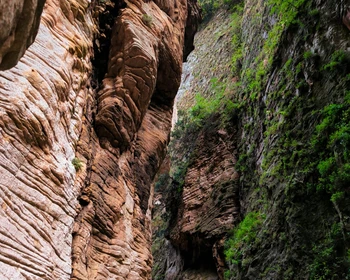 Зизикская теснина и экраноплан «Лунь»