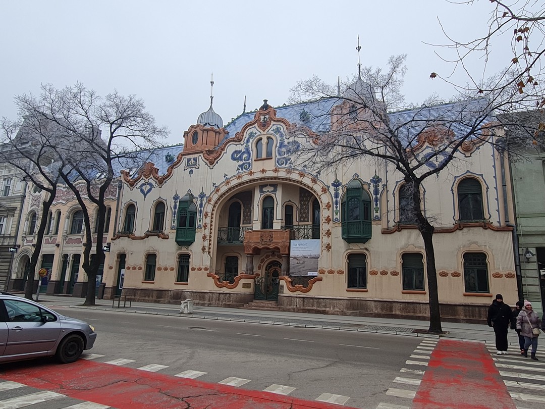 Очень приятный экскурсовод Максим. Обо всем рассказывает грамотно и с любовью. Хотя Суботица город небольшой, но