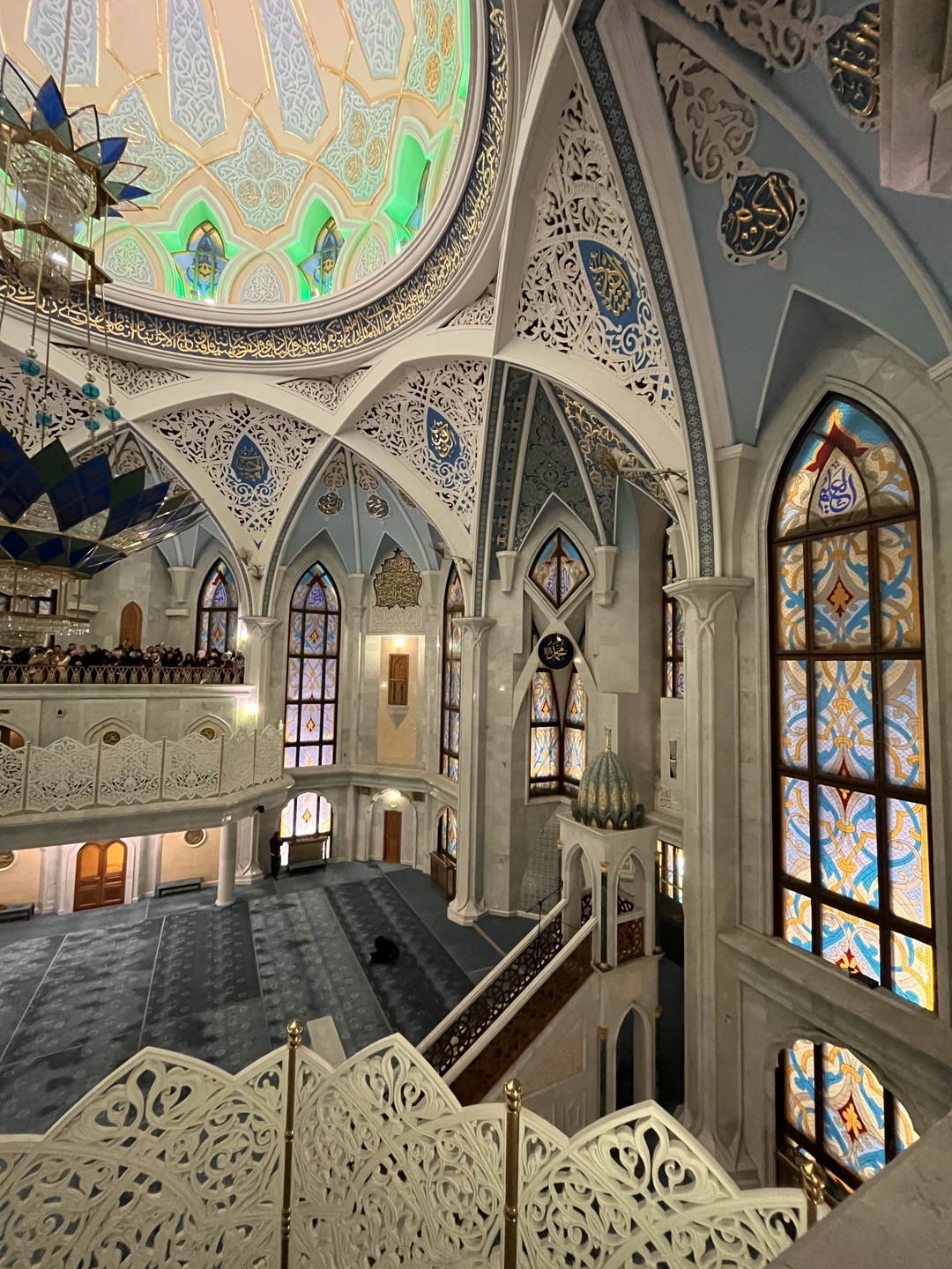 Два часа пролетели незаметно) Мы могли бы еще столько же проходить, слушая Сергея с открытыми ртами