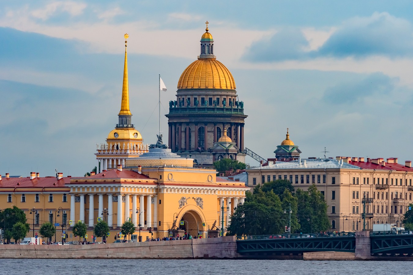 Золотой купол Исаакиевского собора — с воды