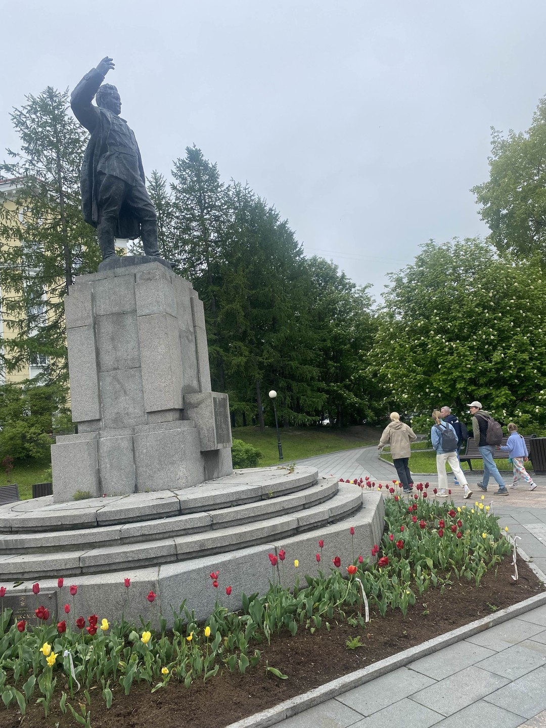 Огромнейшее спасибо Оксане за прекрасную экскурсию, в ходе которой мы познакомились с историей и культурой города