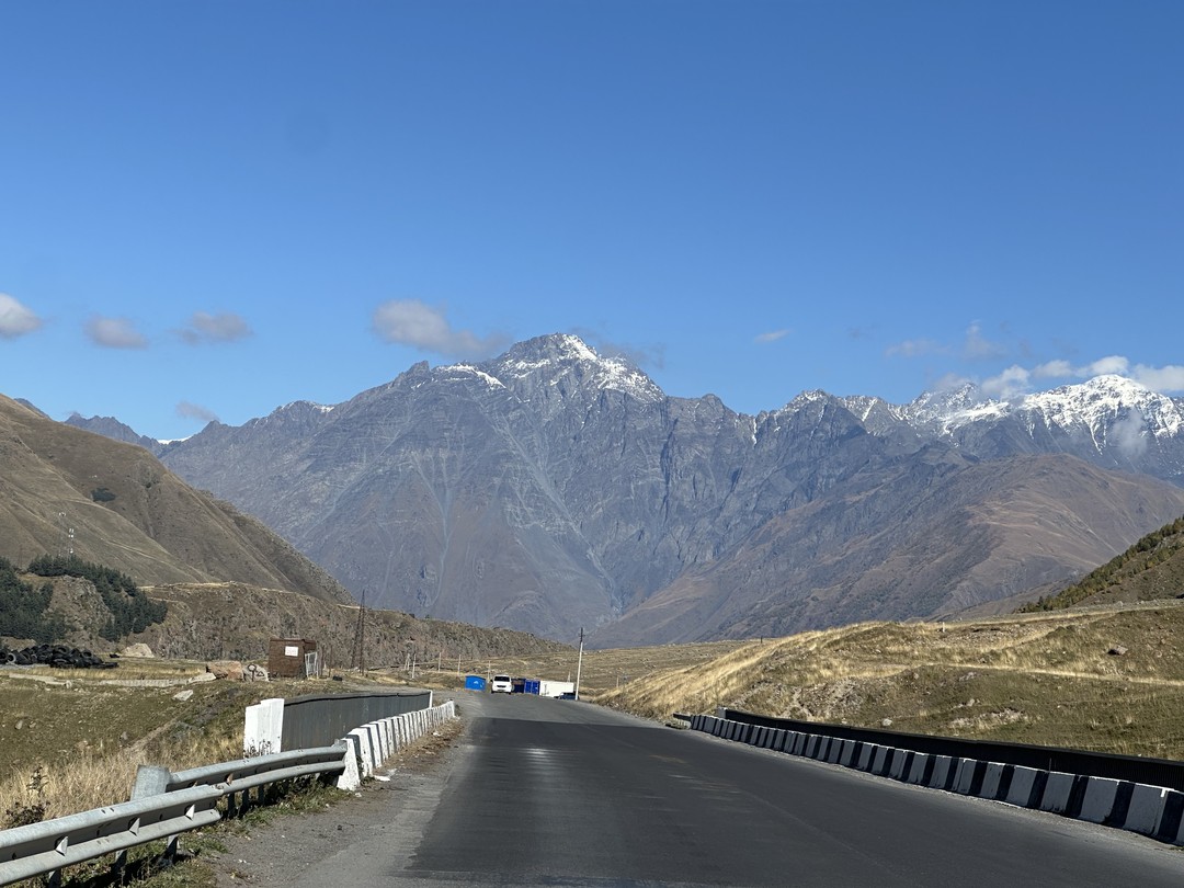 Амиран, прекрасный спутник для поездок и прогулок по горам, а также очень интересный и приятный человек.