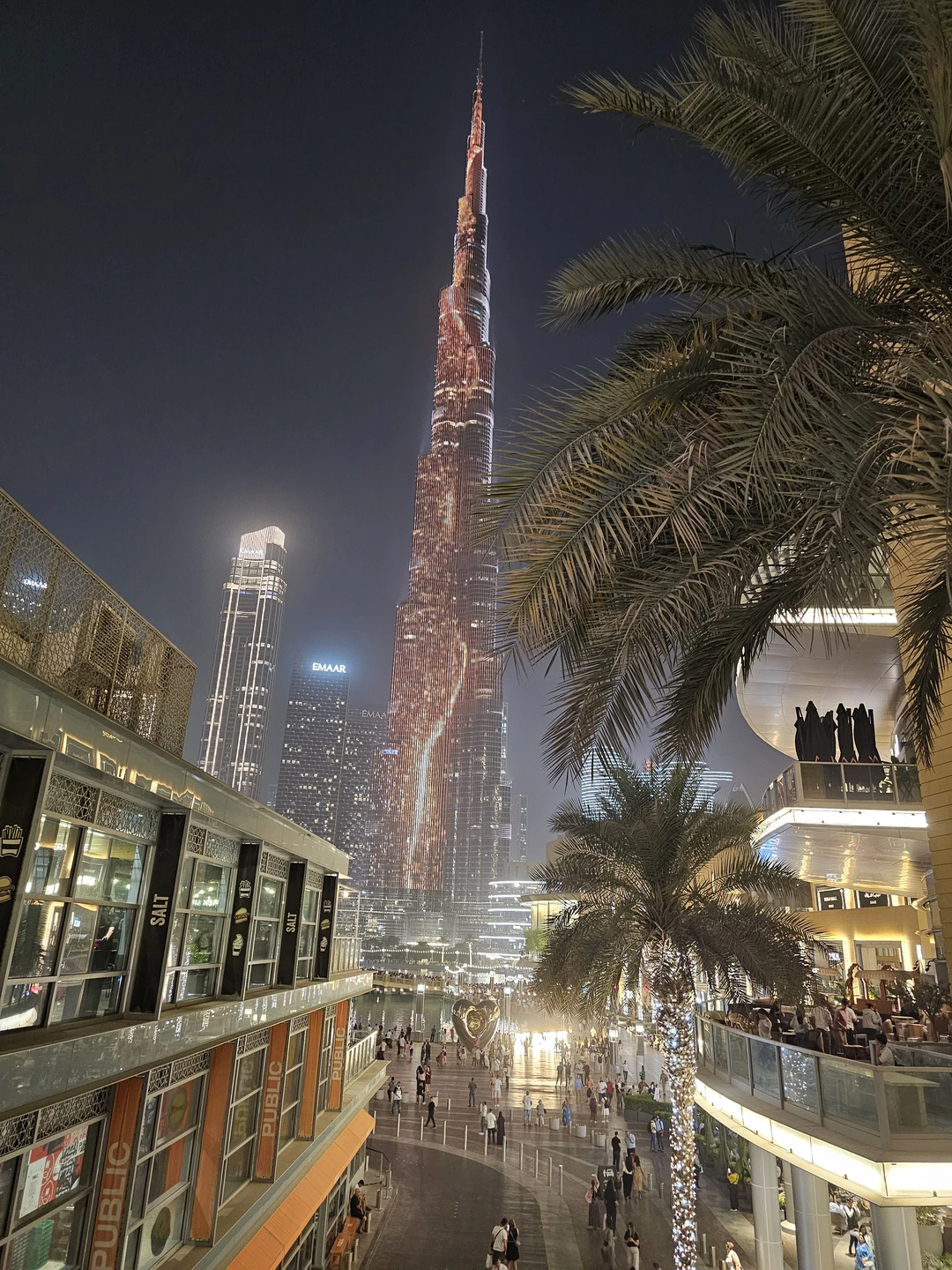 Нашим гидом был Далер. Очень тактичный, приятный в общении и вежливый человек. Благодаря ему, наш день