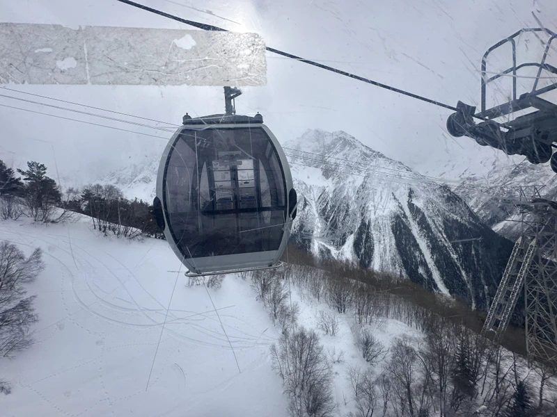 Ездили вдвоем с мужем на Домбай с Олегом 22 февраля. Машина -джип Хавал-комфортабельная, места для ног