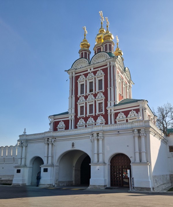 Светская экскурсия в прошлое и настоящее Новодевичьего монастыря