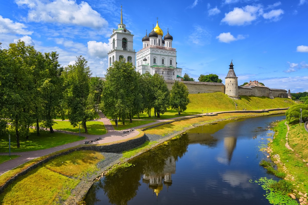 Главное изображение экскурсии - Следы истории и вдохновение поэта: Изборск, Псков, Печоры и Пушкинские Горы