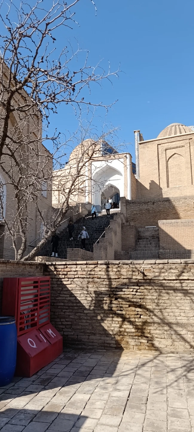 Экскурсия по Самарканду с Уткуром превзошла все ожидания! Очень подробно со знанием дела рассказывал историю Самарканда