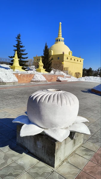 Это не просто экскурсия, это погружение в мир Буддизма, его философию и ритуалы. Туяна - профессиональный