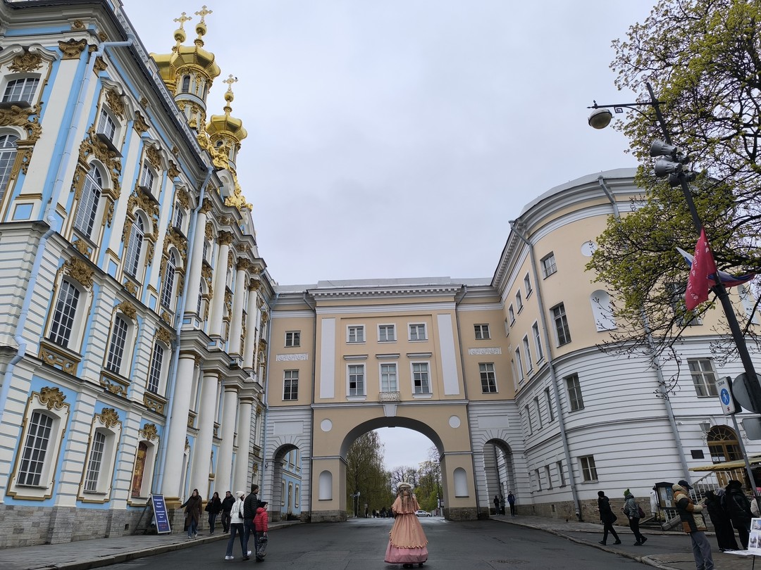 Отличная экскурсия! Не очень долго, в приятном темпе. Экскурсовод Ксения рассказывала интересно, немонотонно. Дворец великолепен, янтарная