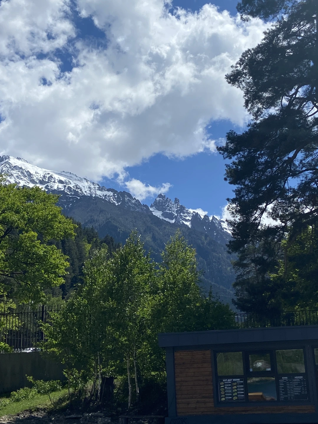 Поездка состоялась, гид Станислав приехал в назначенное время, коммуникабельный, вежливый человек. Экскурсией остались довольны, время пролетело