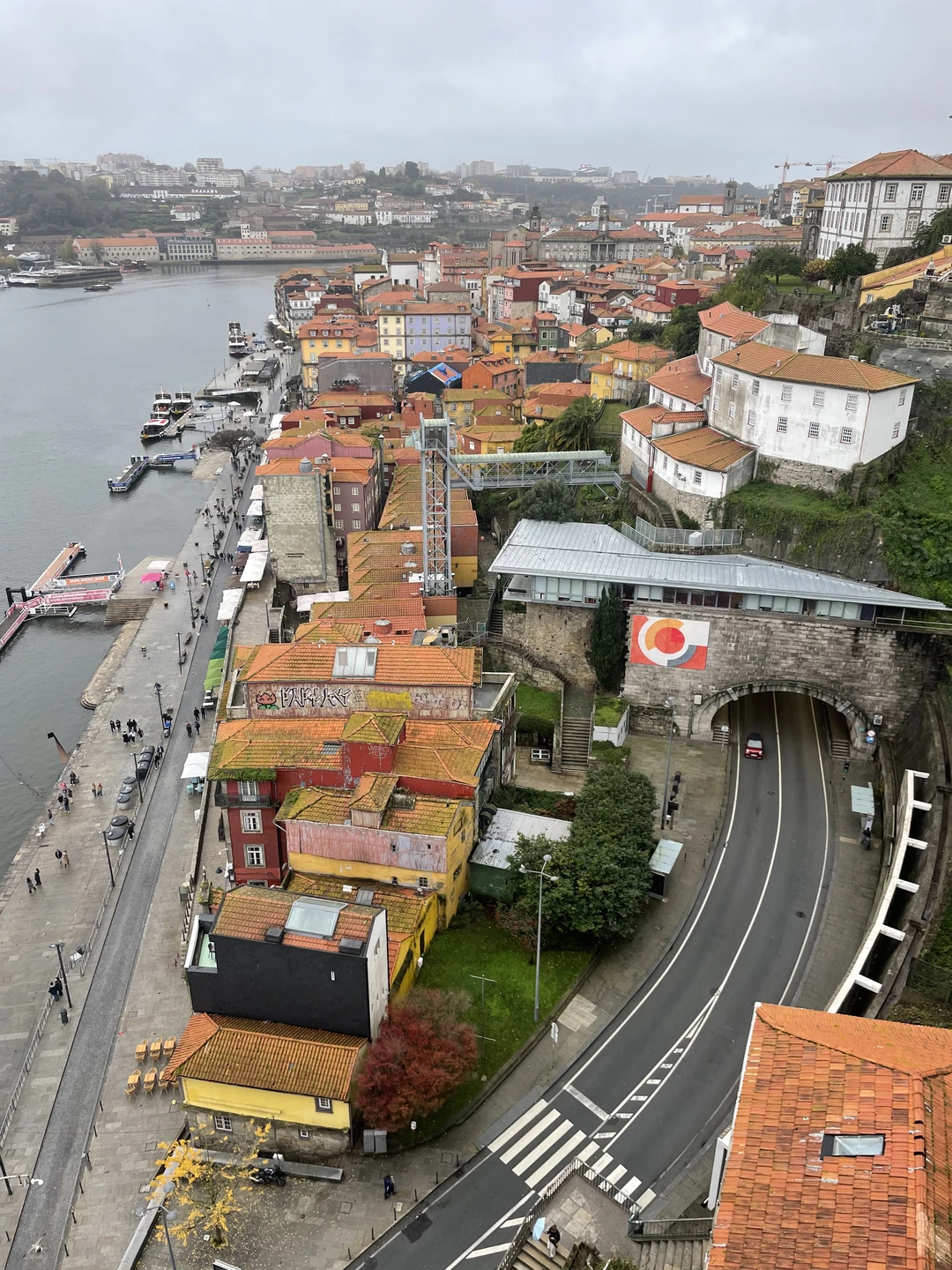 Отличная экскурсия, очень приятный, заботливый человек. Было познавательно, интересно, весело. Алексей, спасибо вам большое за наш Порту!