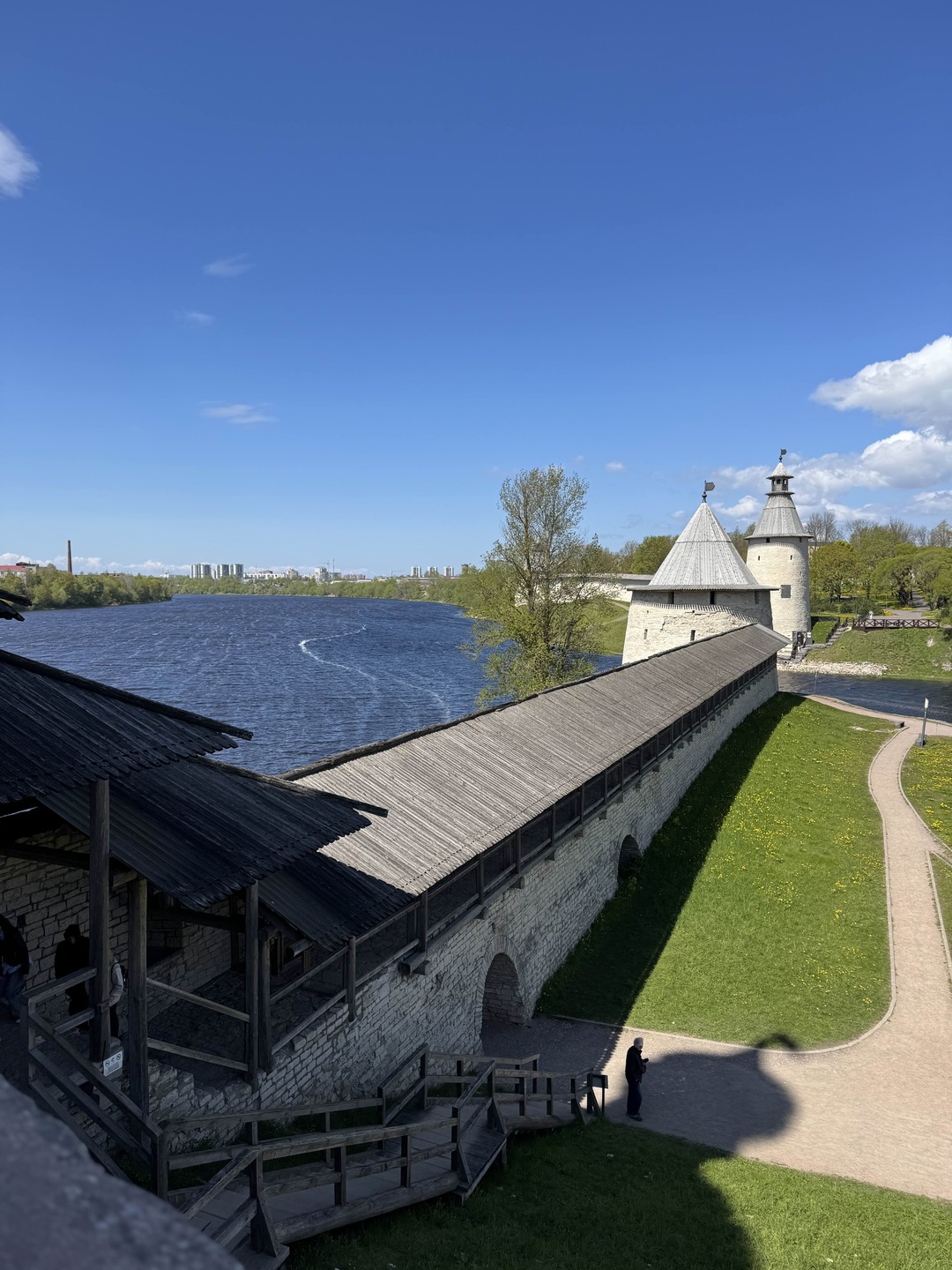 Обзорная пешеходная экскурсия по Кремлю и центру Пскова (Вера)