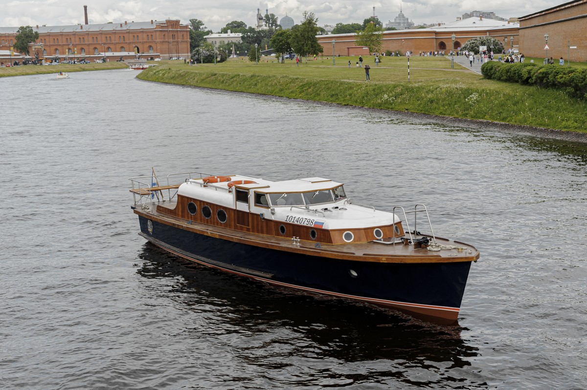Фото Волшебный Петербург: водная прогулка на ретро-катере