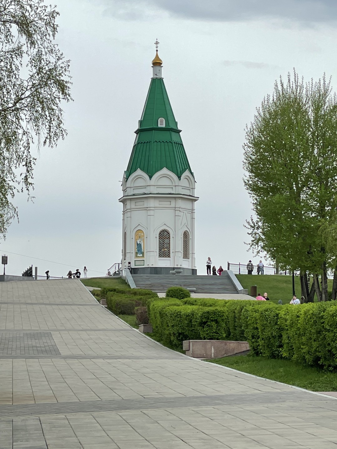 Экскурсия понравилась. Максим отличный рассказчик с очень приятным голосом. Встретил нас у гостиницы и потом привез