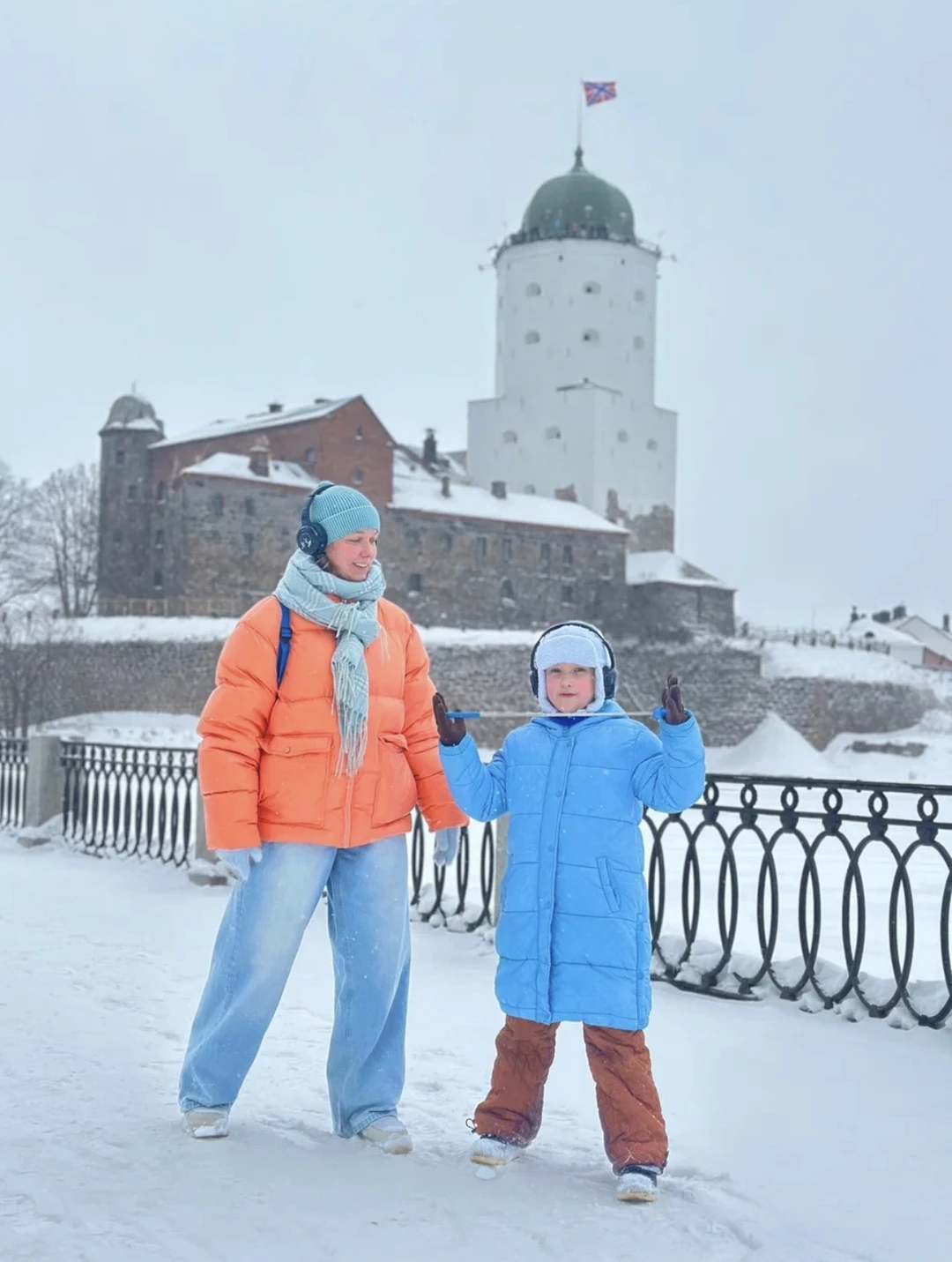7 часов в Выборге. Вы, конечно, успеете зайти на ярмарку, попробовать коричный крендель и ароматный глёг