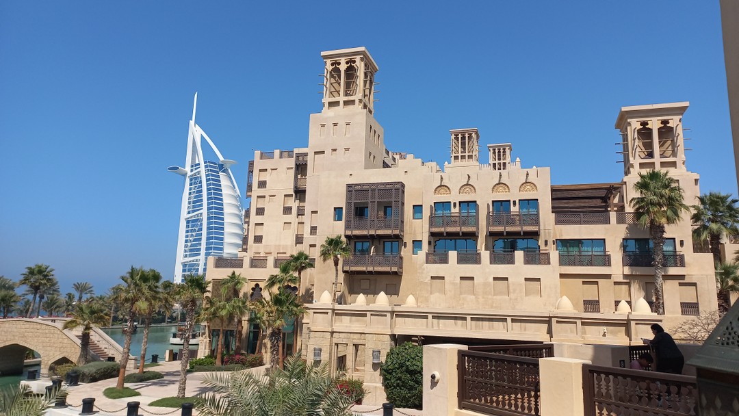 Хотя машина была полностью заполнена: 7 человек, как-то очень удачно все подобрались и было комфортно, как