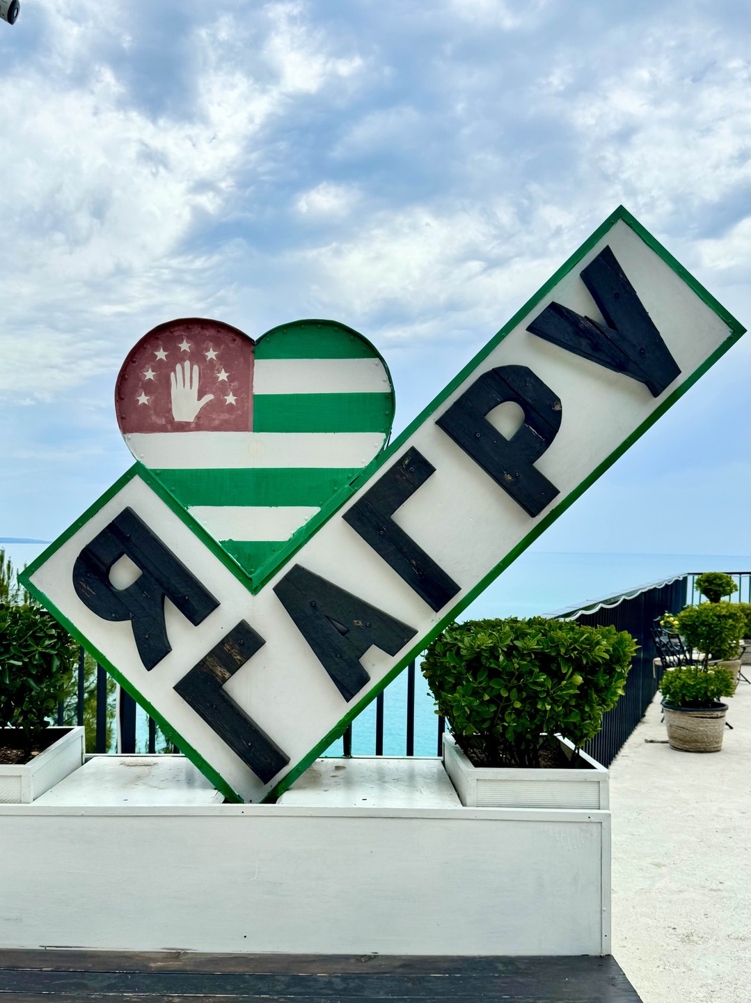 Спасибо Вам за красивый и познавательный день в Абхазии 💚 Буду рекомендовать Вас друзьям! Удачи! 🍇🌴🍀