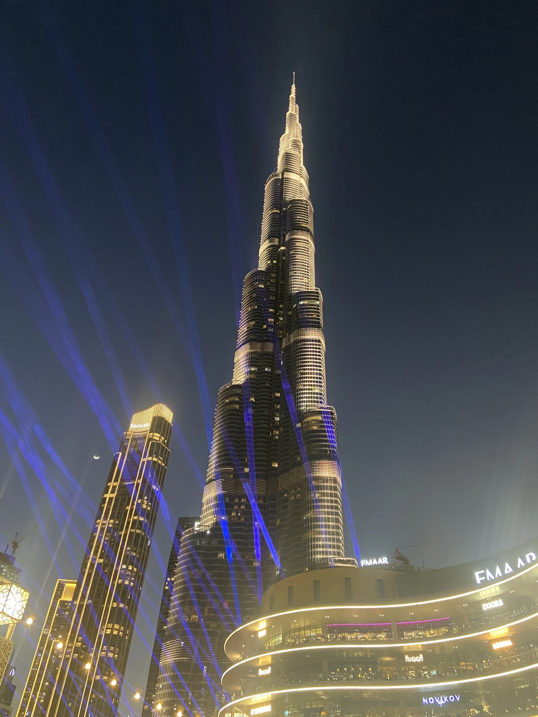 Наш первый день в Дубае прошел просто отлично!!! Мы поехали на обзорную экскурсию с Миразизом. Очень