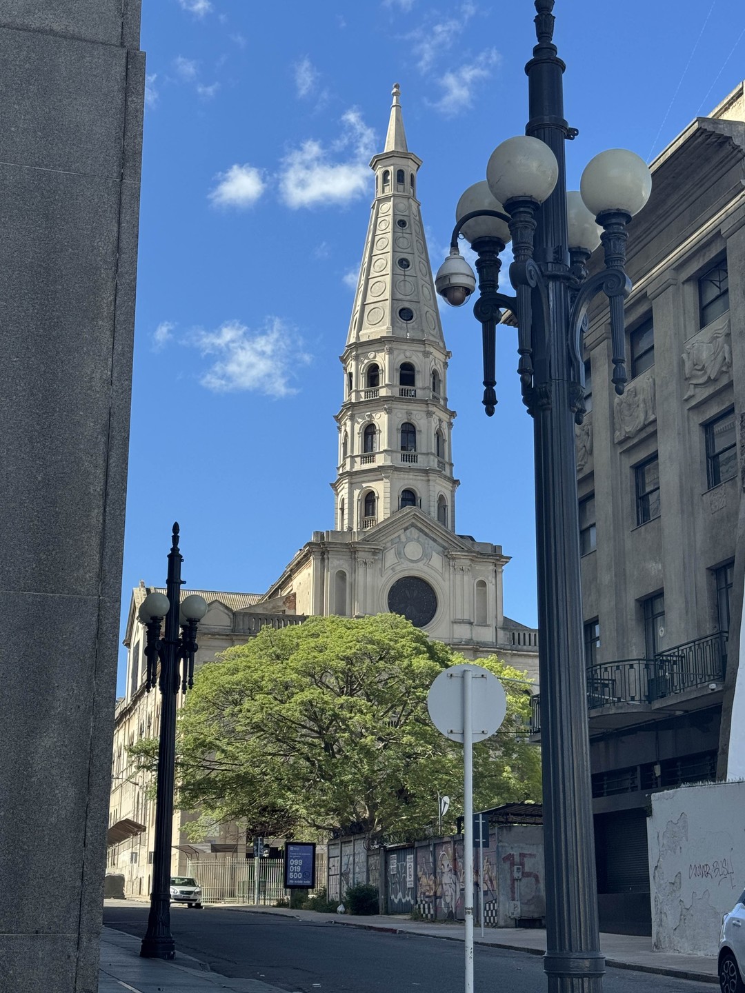 Картинка полностью сложилась о стране, огромные пляжи, местный колорит и вкусная кухня. Уругвай стоит посетить даже одним днем.