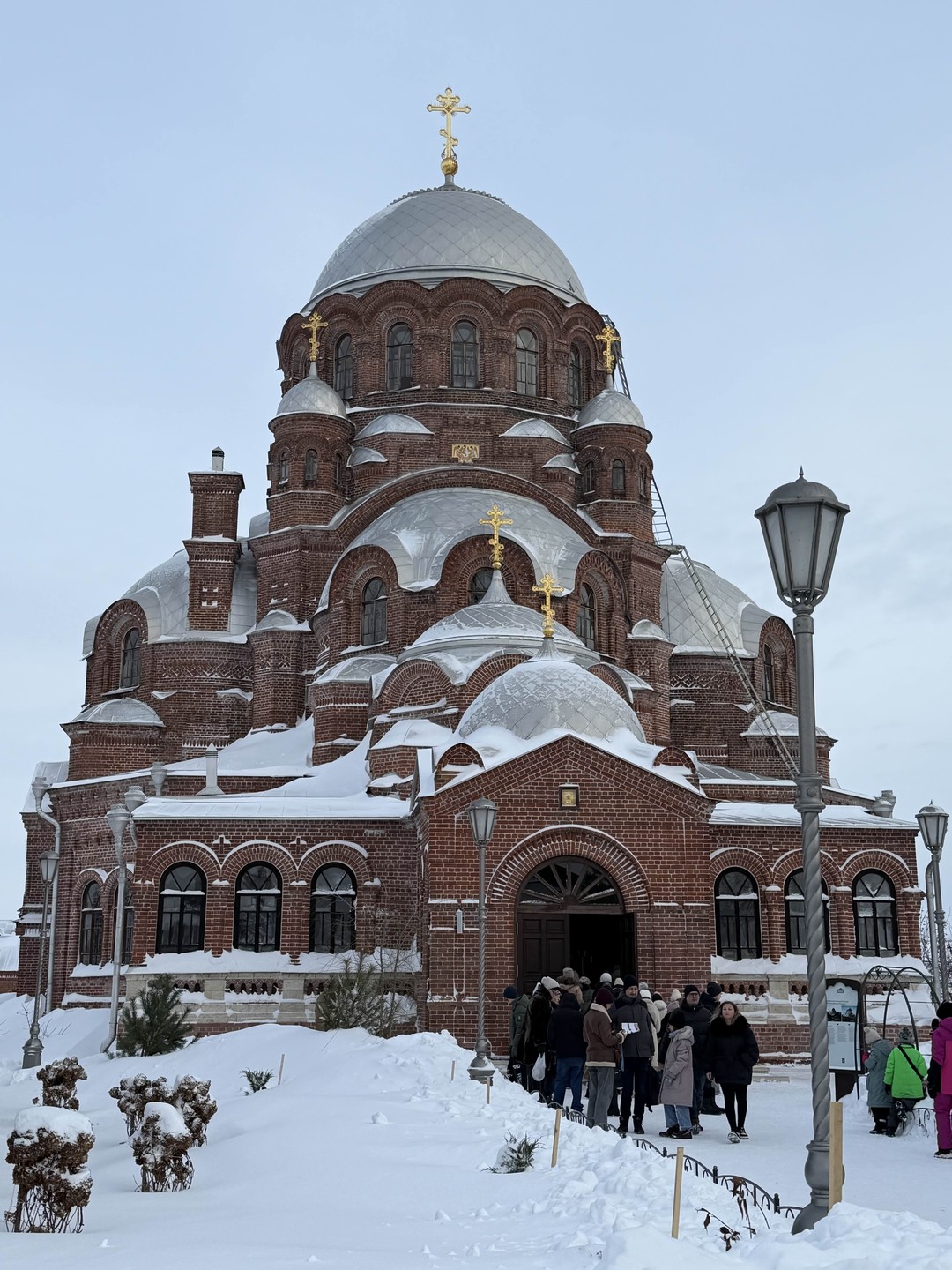 Экскурсовод Александр. Огромная благодарность и аплодисменты экскурсоводу! Прекрасный рассказчик! Я второй раз на экскурсии в Свияжск