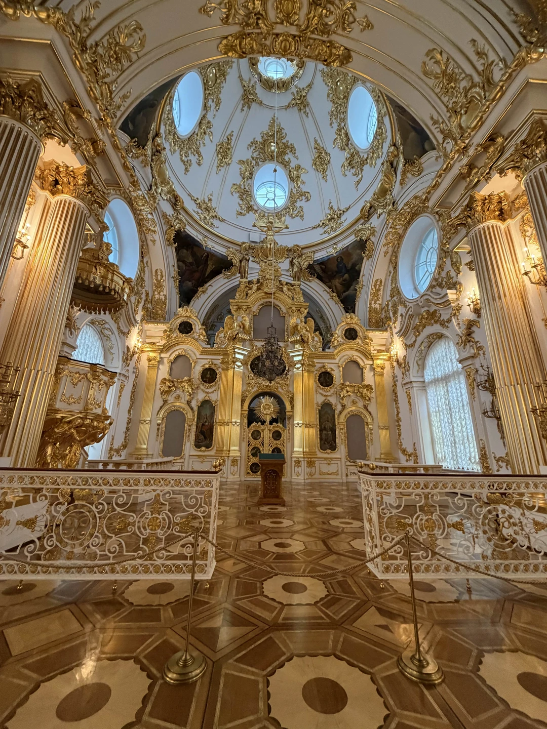 Спасибо огромное Марии. Это лучший экскурсовод по Эрмитажу. Все содержательно, чисто по нужным знаковым местам. Описание