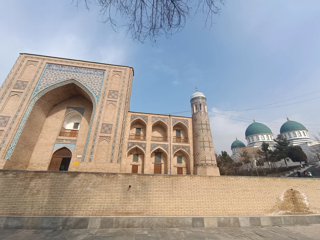 Огромная благодарность Константину за проведенную экскурсию! Интересный колоритный город, есть красивые станции метро, необычные достопримечательности -