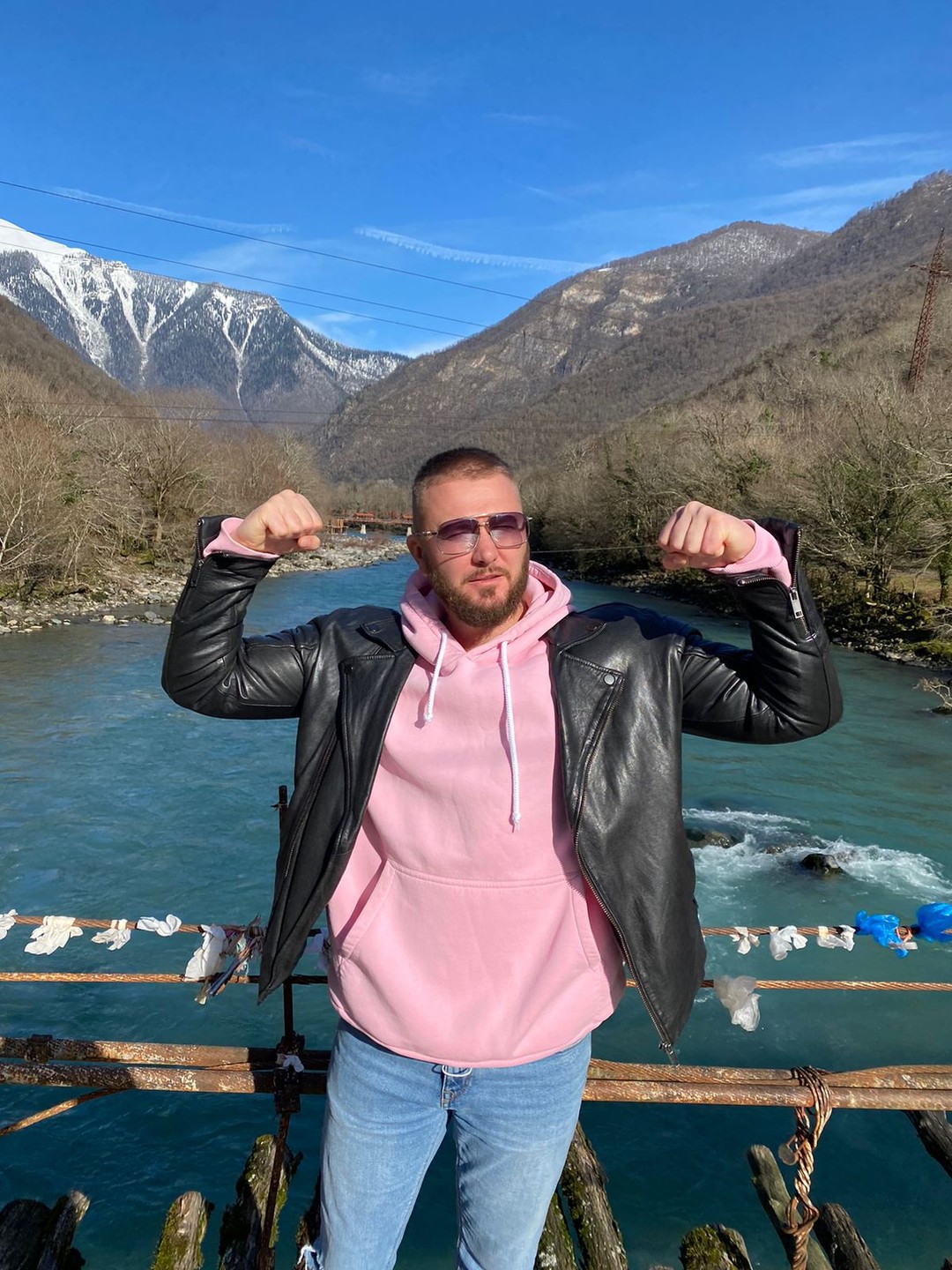 Взяли индивидуальную экскурсию, за день до экскурсии с нами связался наш гид Дамей, с ним обговорили