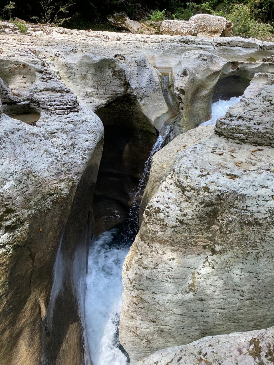24.08.24 прошли треккинг вместе с женой к каньону Белые скалы, нашем гидом был Юрий. Хотим сказать