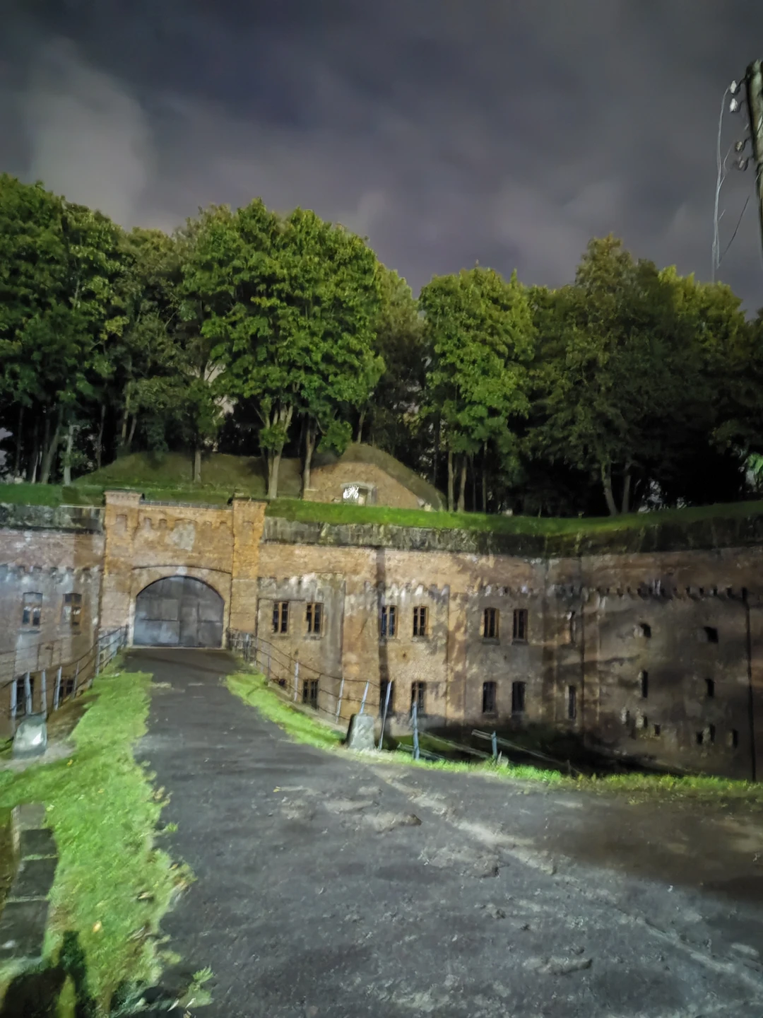 Загадочная и таинственная ночная экскурсия👍 Мы остались очень довольными и наполненными новыми знаниями. Спасибо за легкую