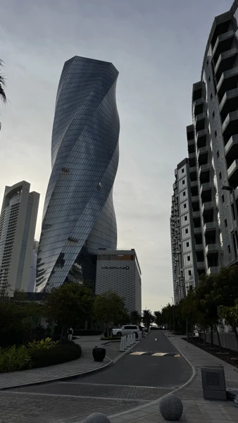 Хорошая насыщенная однодневная экскурсия по Бахрейну. У нас была гидом - Майя - очень приятная и