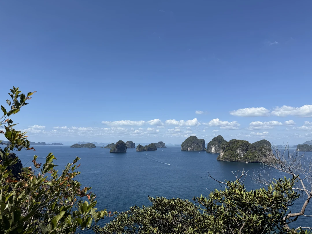 Неделю назад ездила на эту экскурсию, понравилось безумно! Начиная от момента бронирования и до самого окончания