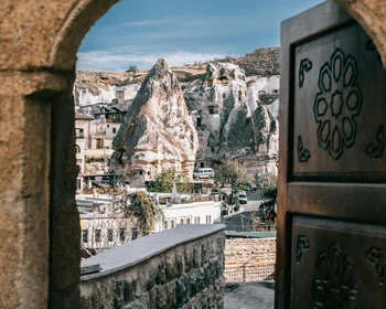 Переезд в Каппадокию, подземный город, долины Голубей и Воображения, Учхисар