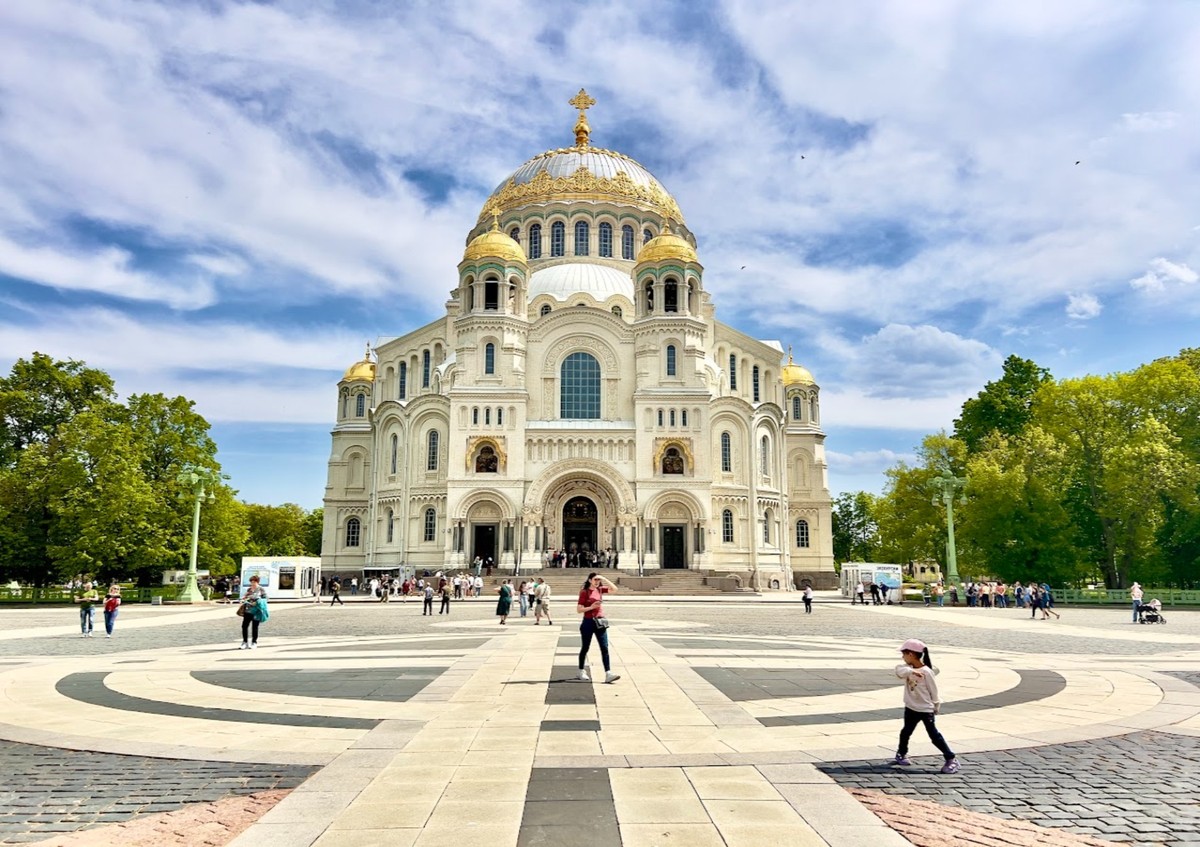 Автобусная экскурсия из Петербурга «Кронштадт — Петергоф»