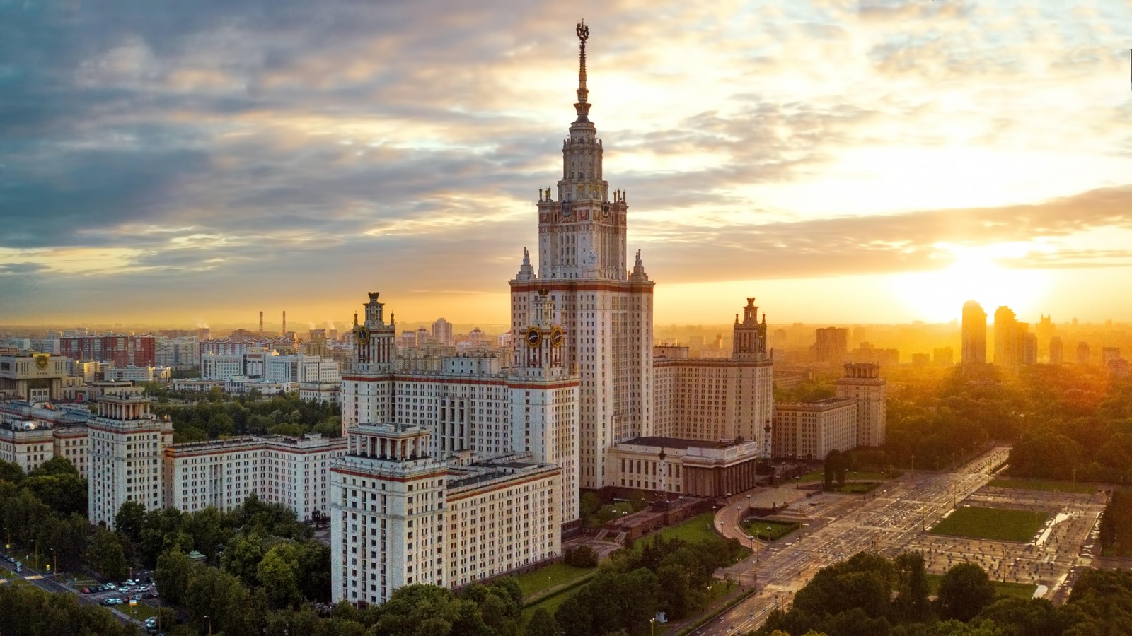 МГУ: изнутри и снаружи