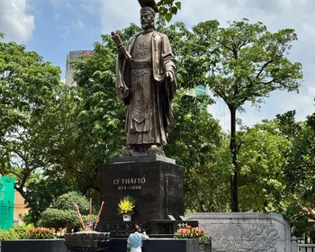 Прилёт в Ханой, размещение в отеле, ужин-знакомство