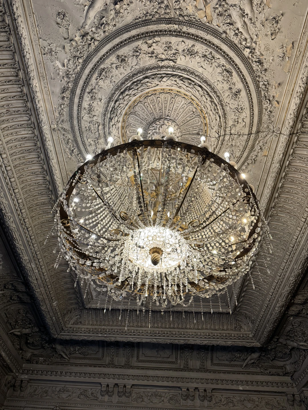 Экскурсия очень понравилась. Потрясающий особняк, прекрасен даже в таком своем плачевном состоянии. Хочется надеяться, что отреставрируют