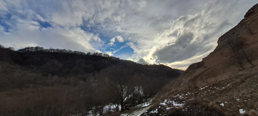 Зимой природа по-своему красива, и это отличное время для вылазки на природу. Вблизи Кисловодска есть множество