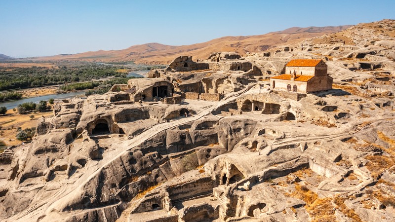 Виды Жреческий Уплисцихе и курортный Боржоми — из Тбилиси